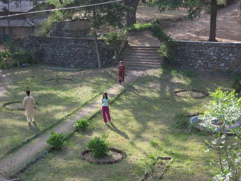 gal/Tome_I/Photos_d_Ori/walking_meditation.jpg